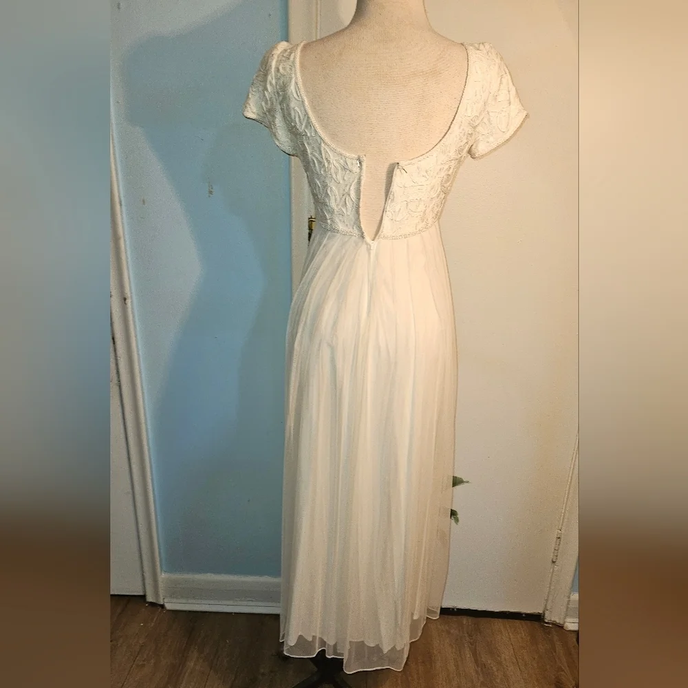 Women's Vintage White/cream Dress. Wedding Dress. Size 6. Antique Lace Detail - Picture 5 of 7